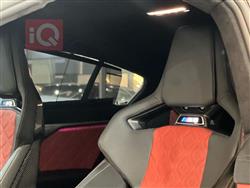 بی ئێم دەبڵیو 8 سیریەس